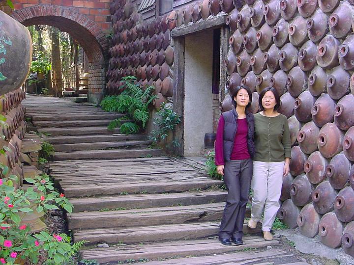 DSC00090.jpg - I loved this picture. taken in taiwan of my cousin and aunt.