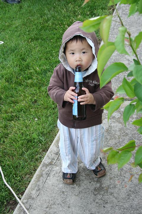 IMG_1046.jpg - my cousin's parenting skills at work...